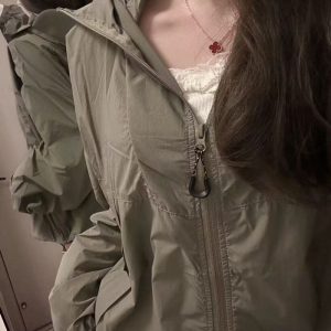 Lightweight Retro Outdoor Sun Protection Jacket for Women - Breathable UV Protection Windbreaker Coat in Loose Fit, Summer Style