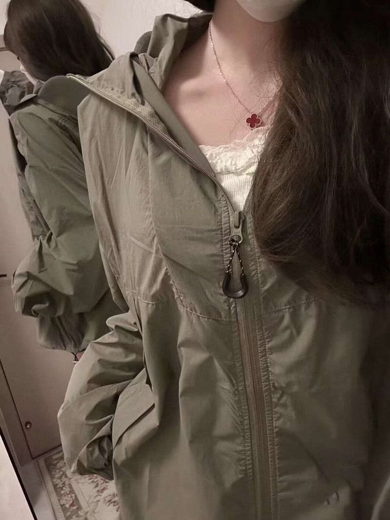 Lightweight Retro Outdoor Sun Protection Jacket for Women - Breathable UV Protection Windbreaker Coat in Loose Fit, Summer Style Lightweight Retro Outdoor Sun Protection Jacket for Women - Breathable UV Protection Windbreaker Coat in Loose Fit, Summer Style