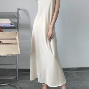 Lightweight Slant-Cut Vest Dress for Women - Slimming Satin Sleeveless Layer, Wrinkle-Resistant, Perfect for Spring and Summer.