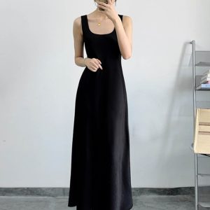 Lightweight Slant-Cut Vest Dress for Women - Slimming Satin Sleeveless Layer, Wrinkle-Resistant, Perfect for Spring and Summer.