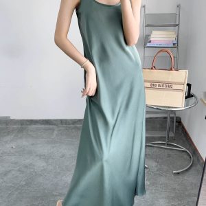 Lightweight Slant-Cut Vest Dress for Women - Slimming Satin Sleeveless Layer, Wrinkle-Resistant, Perfect for Spring and Summer.