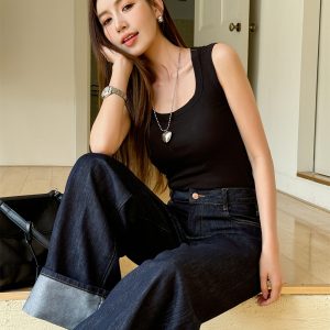 Lightweight U-Shaped Wide Shoulder Strap Vest with Chest Pads - Versatile Casual Women's Fashion for Spring and Summer