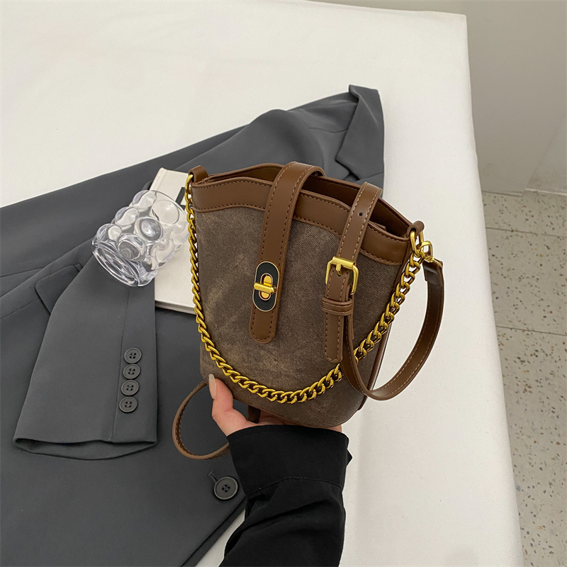 Lightweight Versatile Bucket Bag for Women – Fashionable Summer Travel Crossbody Shoulder Bag 2025 Style