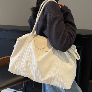 Lightweight Women's Large Capacity Commuter Bag - Fashionable Shoulder Bag for Business Travel, Maternity, and Gym