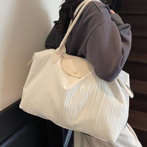 Lightweight Women's Large Capacity Commuter Bag - Fashionable Shoulder Bag for Business Travel, Maternity, and Gym