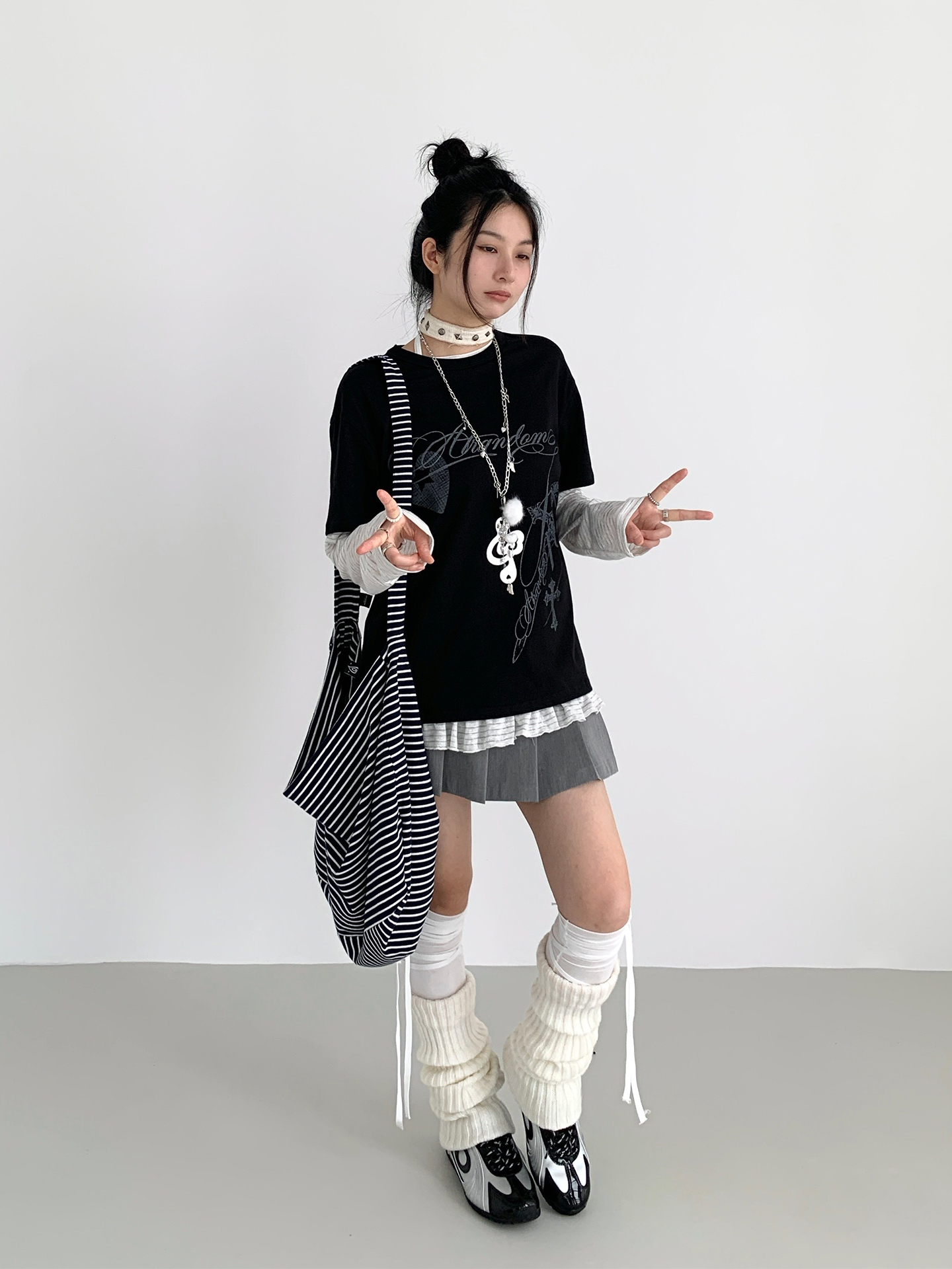 Loose Casual Black and White Short Sleeve T-Shirt with Text Print - Round Neck, Trendy Street Style, Everyday Essential Loose Casual Black and White Short Sleeve T-Shirt with Text Print - Round Neck, Trendy Street Style, Everyday Essential