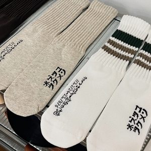 Men's Mid-Tube Socks, Japanese-Style Printed Couple Socks for Autumn & Winter, Women's American Sports Socks, Trendy Streetwear Fashion