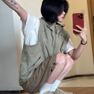 Men's Textured Hooded Outdoor Vest with Shoulder Pocket, Functional Zipper Jacket for Mountain Adventures, Perfect for Casual and Active Wear