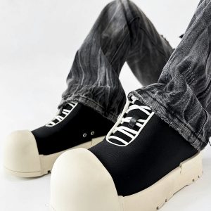 Mickey Mouse Big Head Canvas Shoes for Men and Women, Round Toe Cute Thick-Soled Sports Dad Shoes, Trendy Bread Shell Design