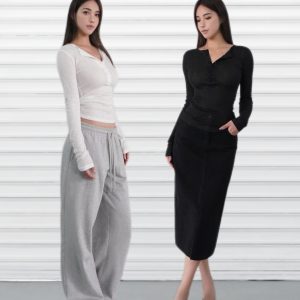 Micro透修身开扣坑条纹长袖上衣 - Fashionable Slim Fit Striped Long Sleeve Top for Chic 90s & Y2K Style