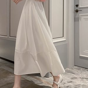 Mid-Length A-Line Umbrella Skirt with Flower Bud Patchwork, High-Waisted Black and White Hepburn Style for Spring and Summer
