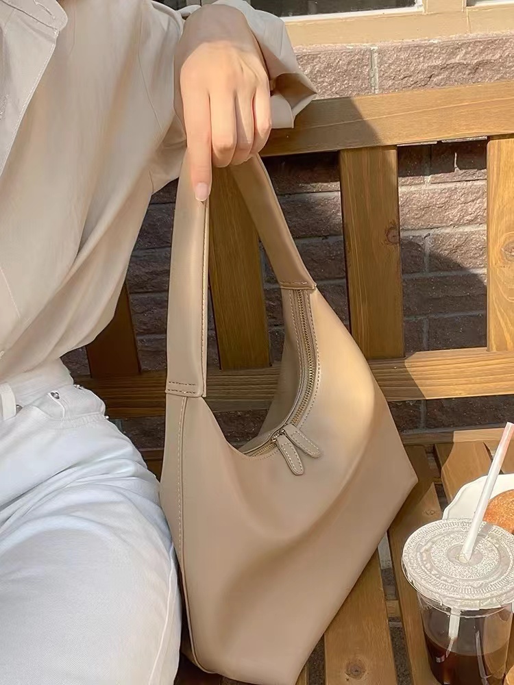 Milk Tea Color Minimalist Dumpling Bag - Soft Leather Retro Shoulder Underarm Bag in Korean Style for Versatile Everyday Use Milk Tea Color Minimalist Dumpling Bag - Soft Leather Retro Shoulder Underarm Bag in Korean Style for Versatile Everyday Use