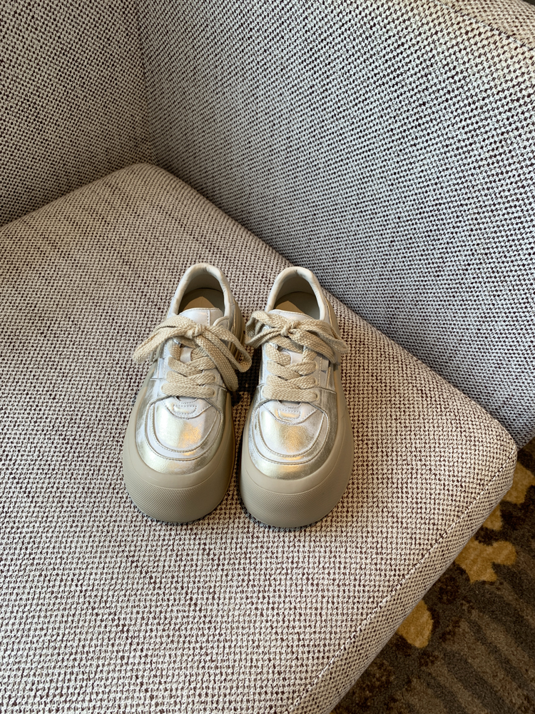 Milk Tea Color Round Toe Women's Casual Sneakers - Thick-Soled Height-Increasing Sports Shoes for Outdoor Style 2025 Milk Tea Color Round Toe Women's Casual Sneakers - Thick-Soled Height-Increasing Sports Shoes for Outdoor Style 2025