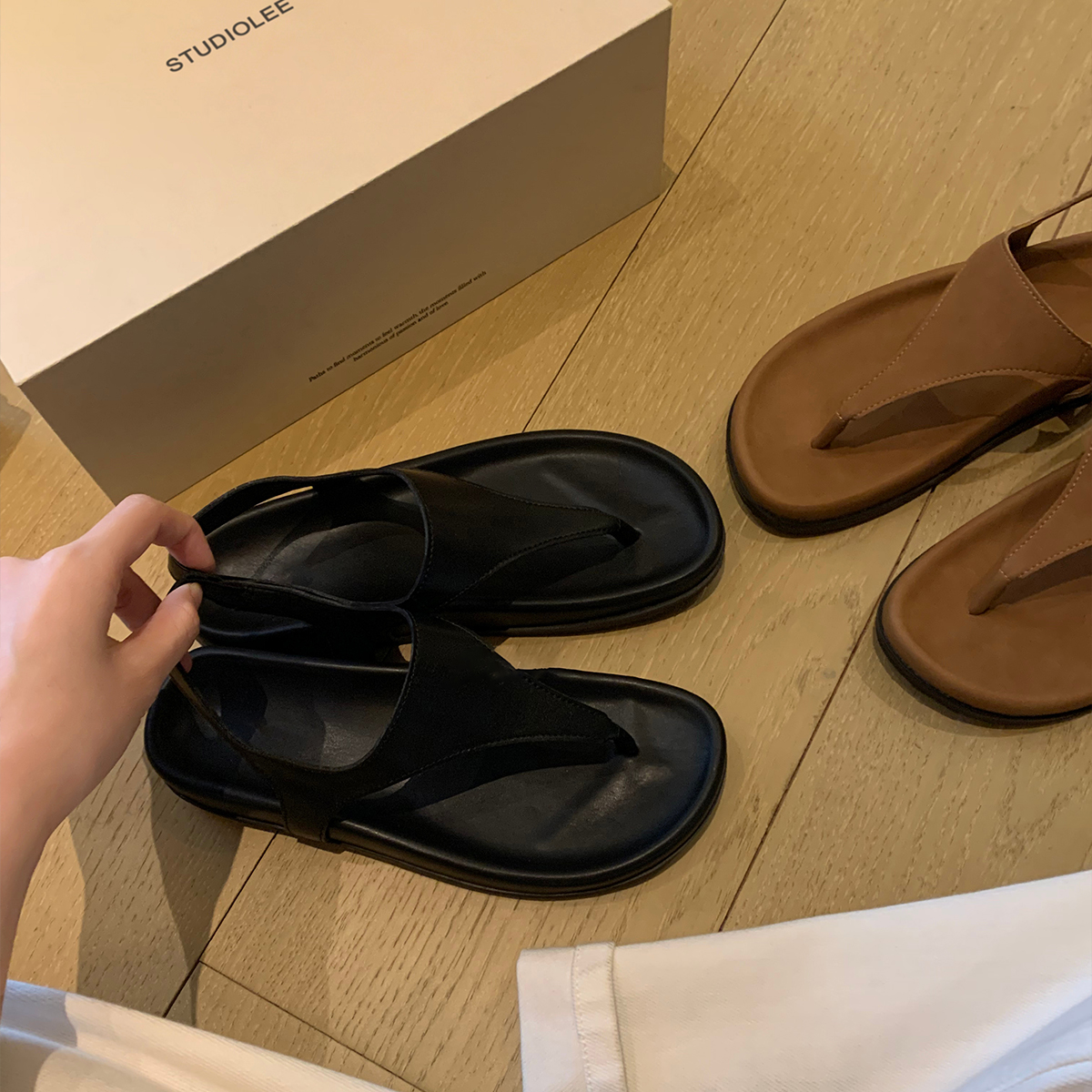 Minimalist Herringbone Sheepskin Thong Sandals for Women - Retro Flat Flip-Flops for Summer Vacation