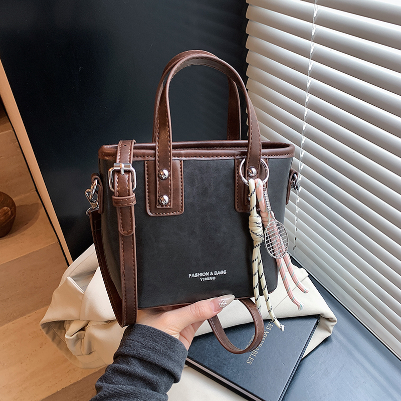 Minimalist High-End Color-Blocking Tote Bucket Bag for Women – Trendy Versatile Shoulder Crossbody Handbag 2025