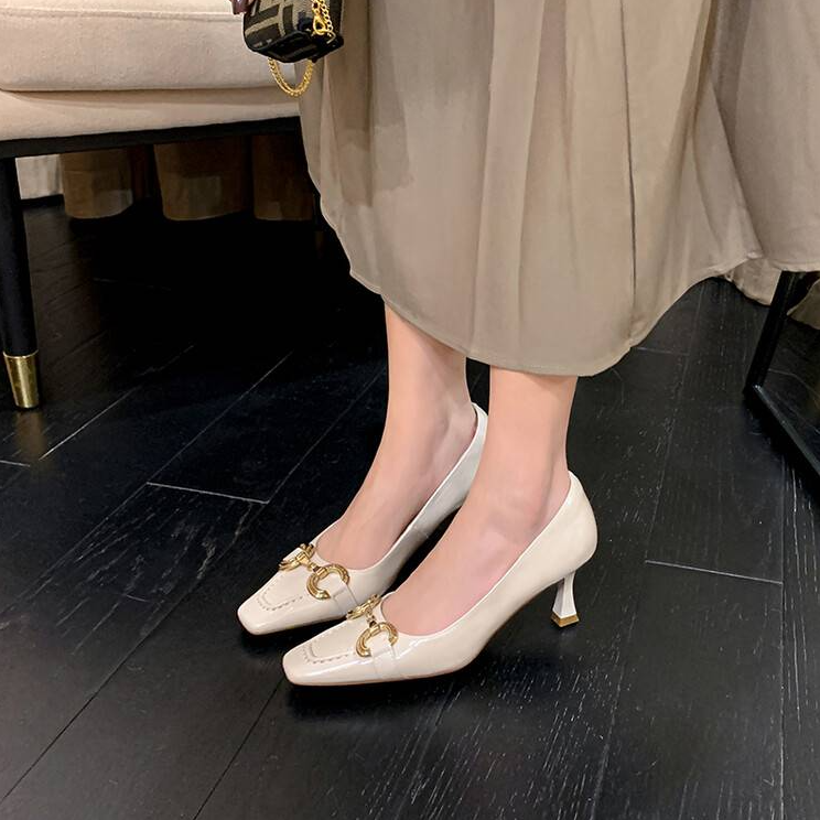 Minimalist Metal Buckle Square-Toe Kitten Heel High Heels in Sheepskin - Comfortable Italian Style Flats Minimalist Metal Buckle Square-Toe Kitten Heel High Heels in Sheepskin - Comfortable Italian Style Flats