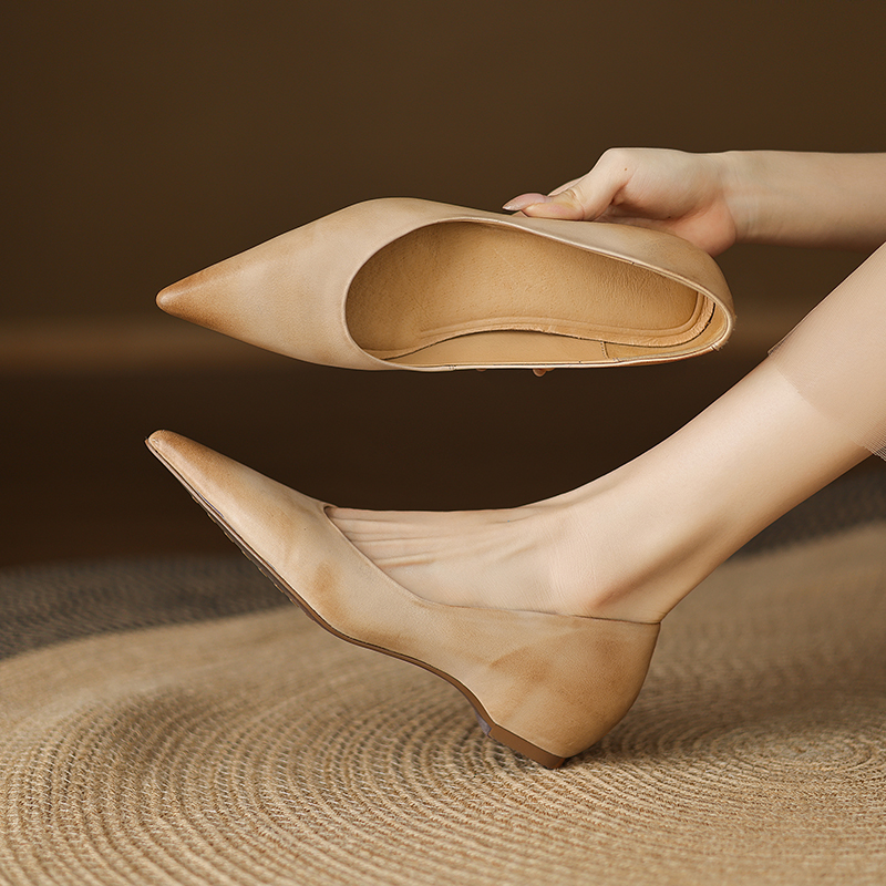 Minimalist Pointed Toe Shallow Mouth Genuine Leather Single Shoes for Women - Retro OL Style, Elegant Commuting Footwear