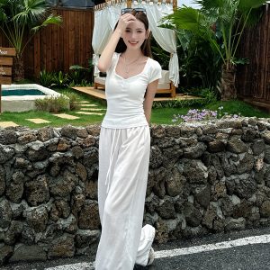 Minimalist Summer Slim-Fit Short Sleeve Henley T-Shirt for Women - Lightweight Fabric, Flattering Design, 90s Inspired