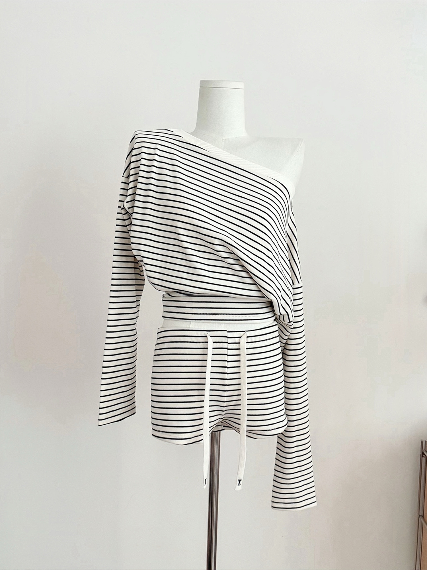 Off-Shoulder Long Sleeve Waist-Cinching Black and White Striped Top with Cotton Shorts - Casual Y2K Outfit Off-Shoulder Long Sleeve Waist-Cinching Black and White Striped Top with Cotton Shorts - Casual Y2K Outfit