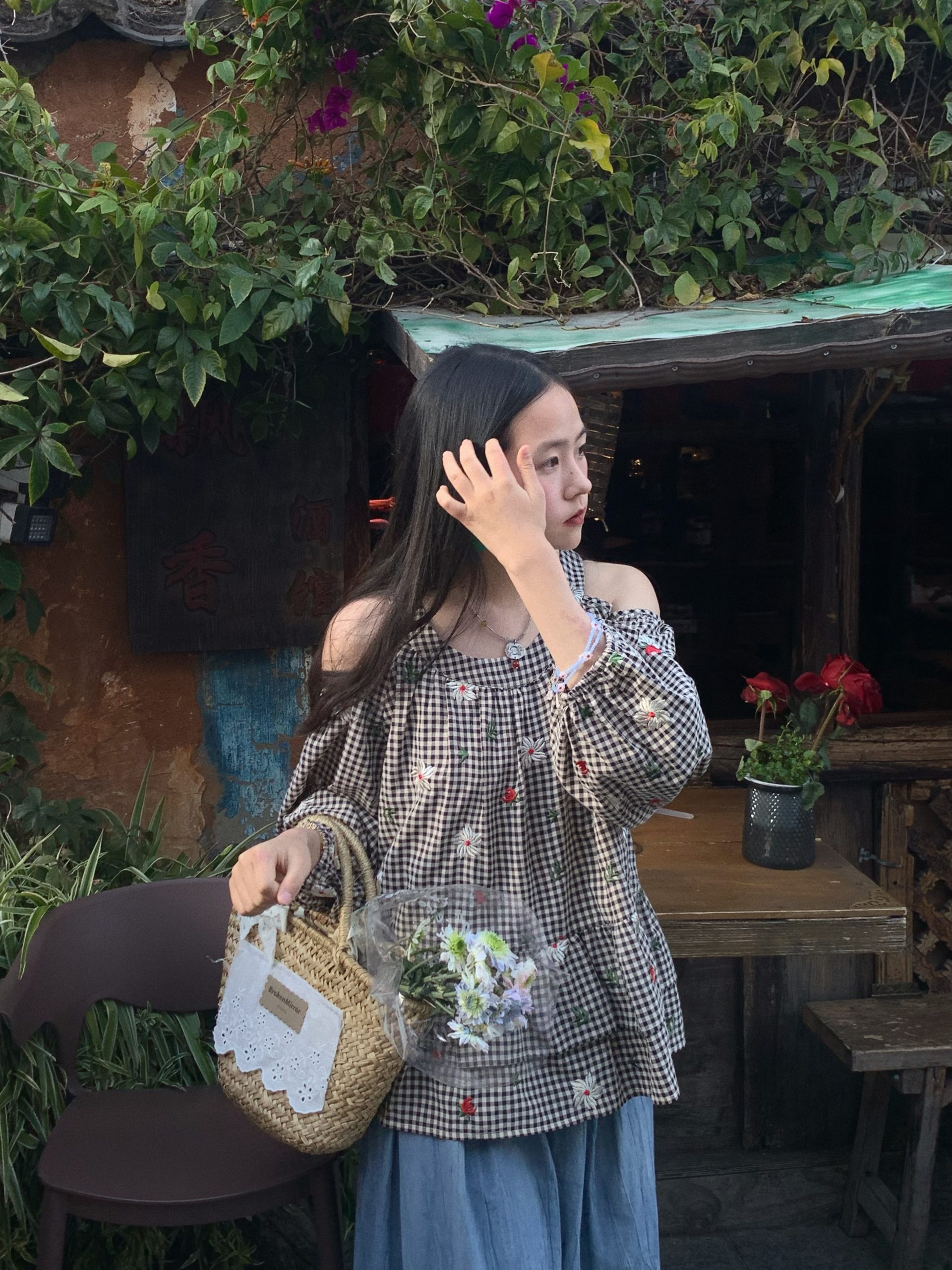 Off-Shoulder Retro Embroidered Cotton Doll Shirt - Women's Spring Lantern Sleeve Top in Rose Bay Style Off-Shoulder Retro Embroidered Cotton Doll Shirt - Women's Spring Lantern Sleeve Top in Rose Bay Style