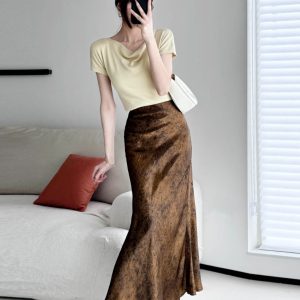 Off-Shoulder Short-Sleeved Top - Women's Summer French Style Thin Stretchy Knit in Light Colors - Elegant & Chic Essentials