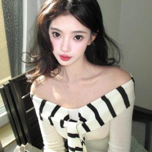 One-Shoulder Striped Knitted Top for Women, Fitted Long Sleeve Sailor Collar Shirt, Trendy Early Spring Fashion