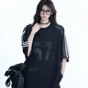 Oversized Black Short-Sleeve T-Shirt for Women - American High Street Sports Style, Loose Fit, Casual Chic.