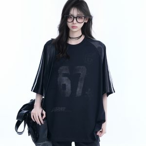 Oversized Black Short-Sleeve T-Shirt for Women - American High Street Sports Style, Loose Fit, Casual Chic.