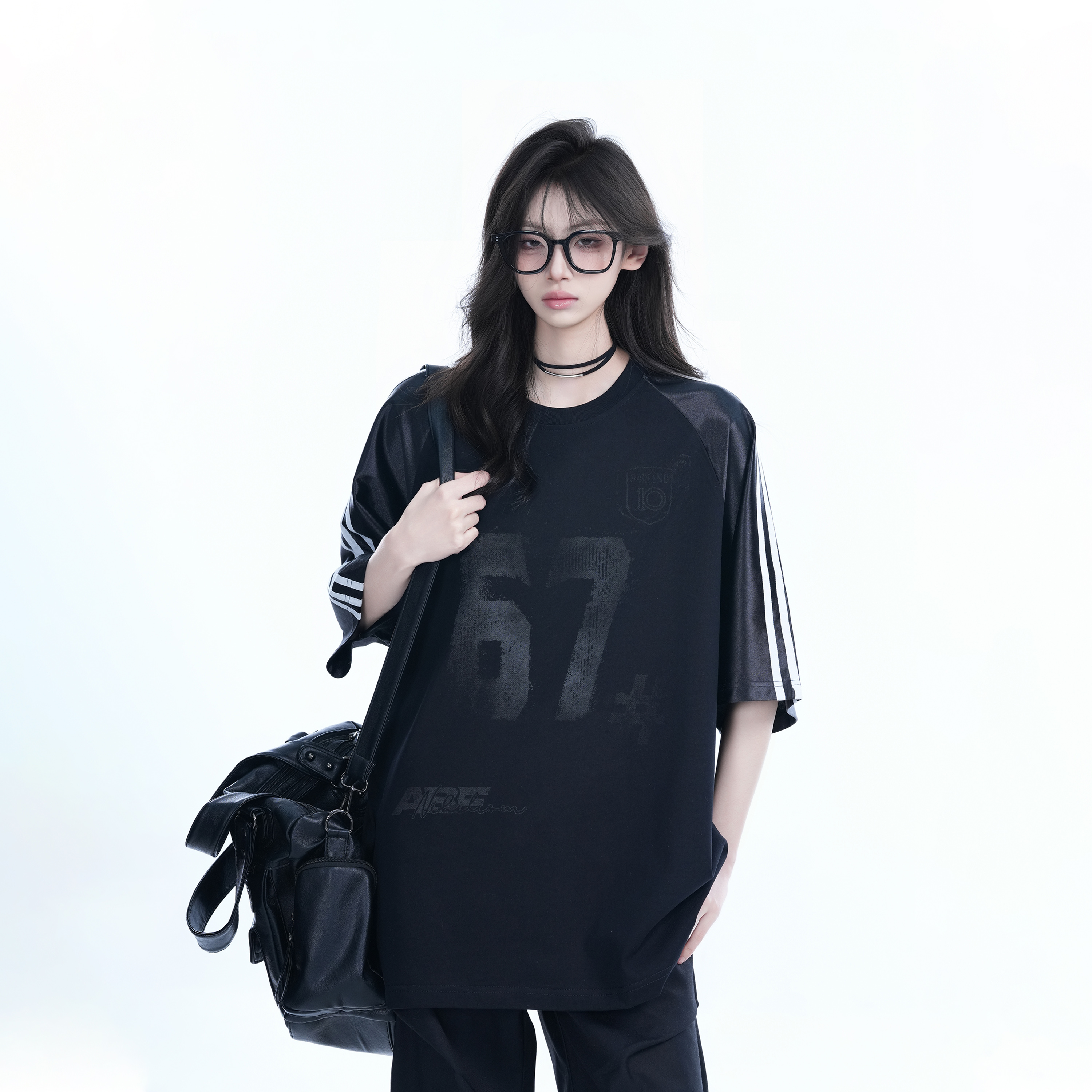 Oversized Black Short-Sleeve T-Shirt for Women - American High Street Sports Style, Loose Fit, Casual Chic.