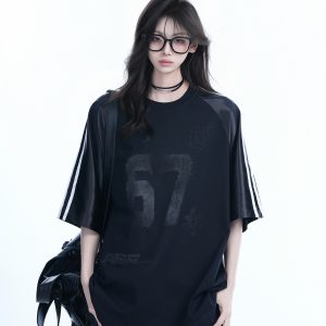 Oversized Black Short-Sleeve T-Shirt for Women - American High Street Sports Style, Loose Fit, Casual Chic.