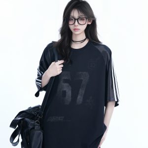 Oversized Black Short-Sleeve T-Shirt for Women - American High Street Sports Style, Loose Fit, Casual Chic.