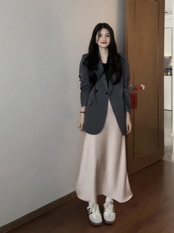 Oversized Gray Blazer for Women - Spring Autumn Casual Korean Style with Shoulder Pads, Loose Fit Design Oversized Gray Blazer for Women - Spring Autumn Casual Korean Style with Shoulder Pads, Loose Fit Design