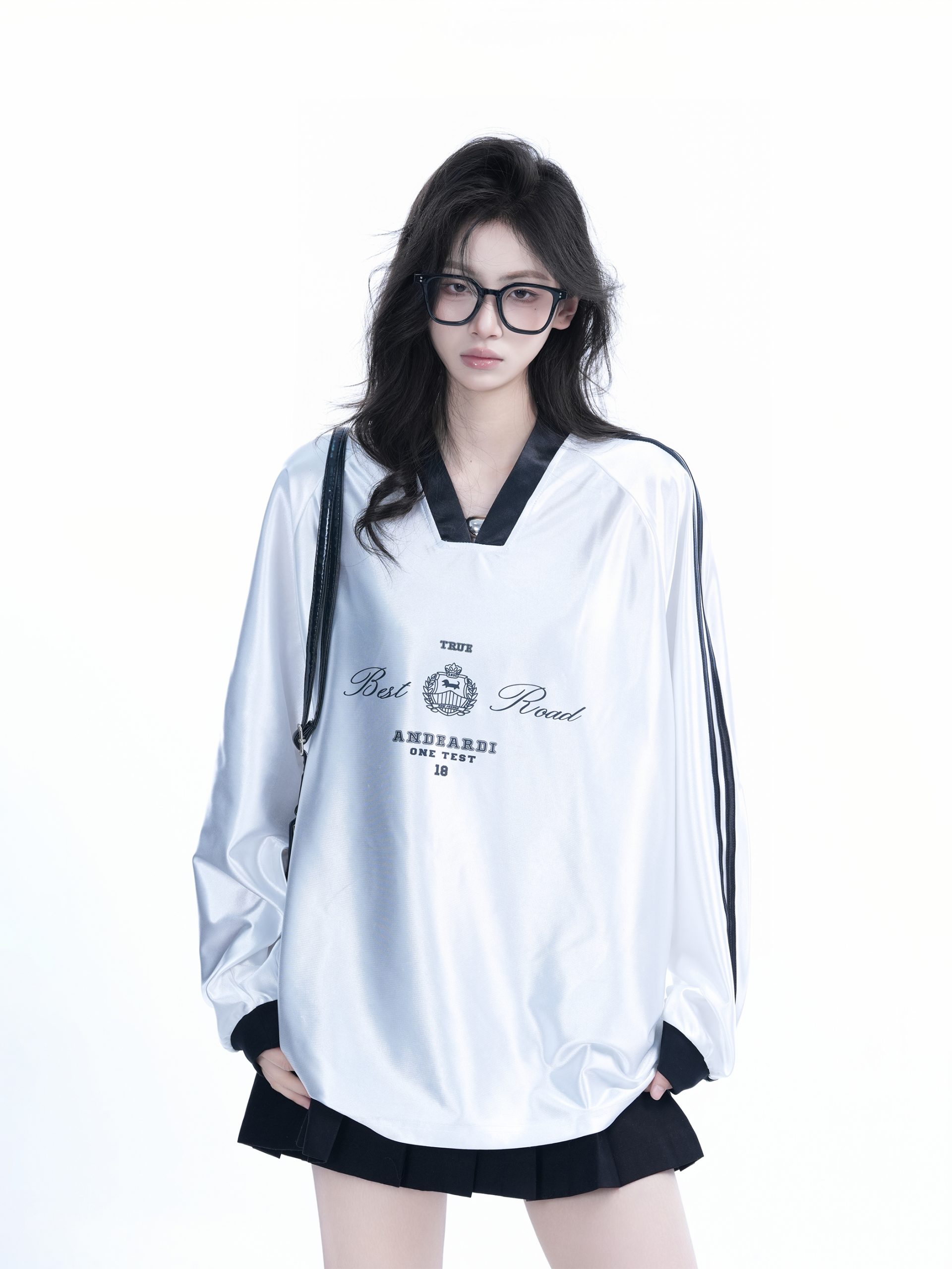 Oversized Women's Color-Blocking Satin Jersey T-Shirt - American Sports Style V-Neck Long Sleeve Trendy Top Oversized Women's Color-Blocking Satin Jersey T-Shirt - American Sports Style V-Neck Long Sleeve Trendy Top