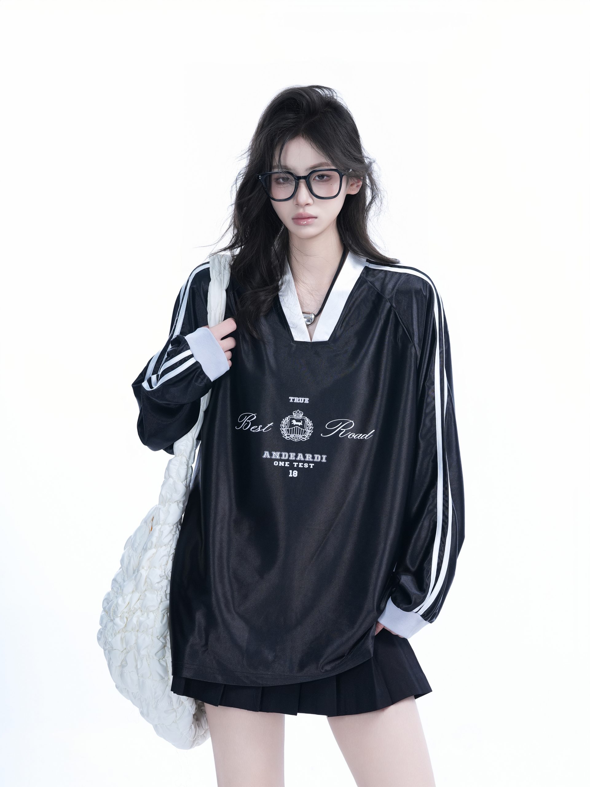 Oversized Women's Color-Blocking Satin Jersey T-Shirt - American Sports Style V-Neck Long Sleeve Trendy Top Oversized Women's Color-Blocking Satin Jersey T-Shirt - American Sports Style V-Neck Long Sleeve Trendy Top