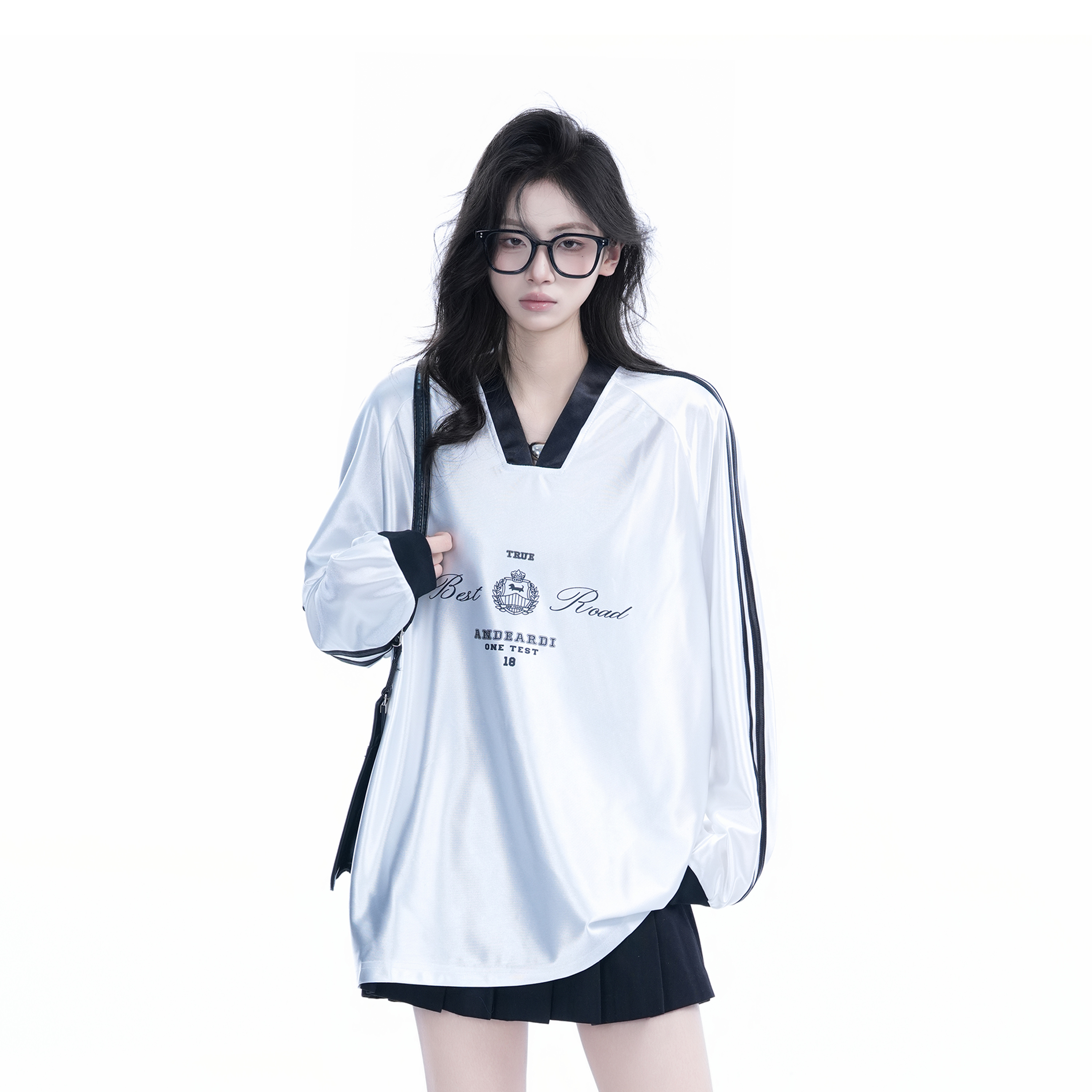 Oversized Women's Color-Blocking Satin Jersey T-Shirt - American Sports Style V-Neck Long Sleeve Trendy Top Oversized Women's Color-Blocking Satin Jersey T-Shirt - American Sports Style V-Neck Long Sleeve Trendy Top