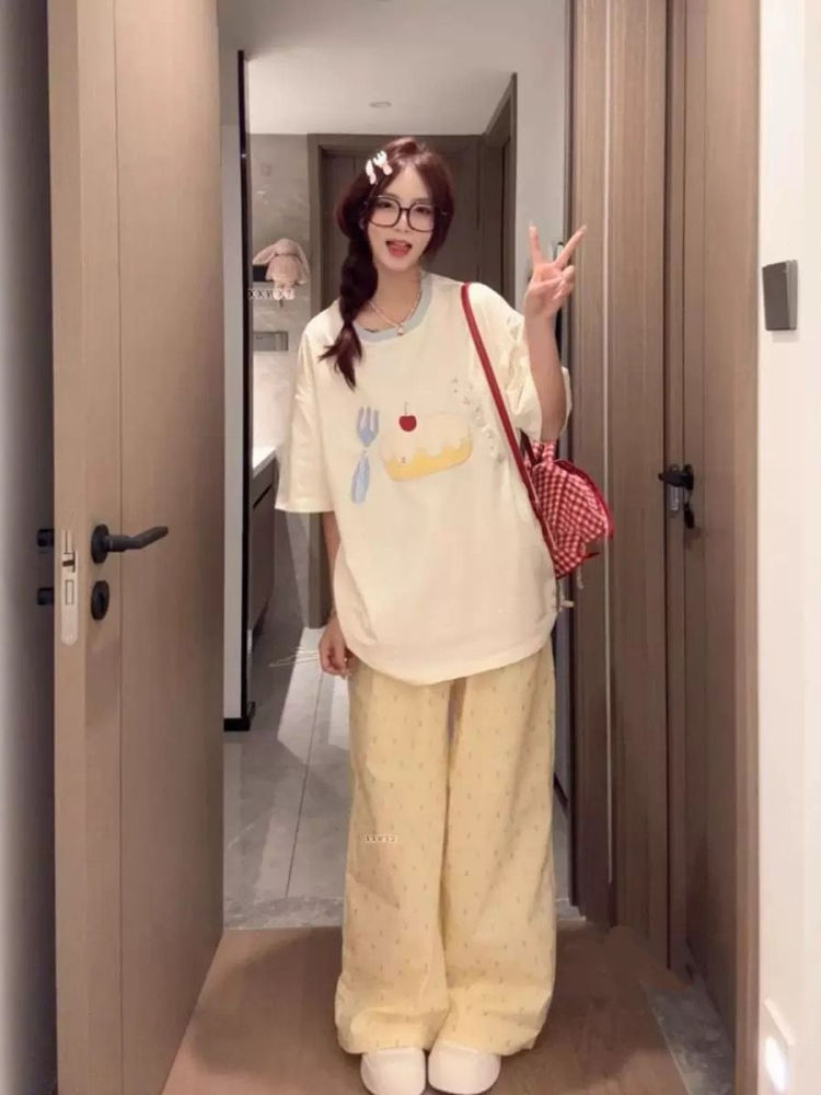 Patchwork Embroidered Cherry Cake Short Sleeve T-Shirt for Women - Summer 2025 Color-Blocked Trendy Top, Age-Reducing Style Patchwork Embroidered Cherry Cake Short Sleeve T-Shirt for Women - Summer 2025 Color-Blocked Trendy Top, Age-Reducing Style