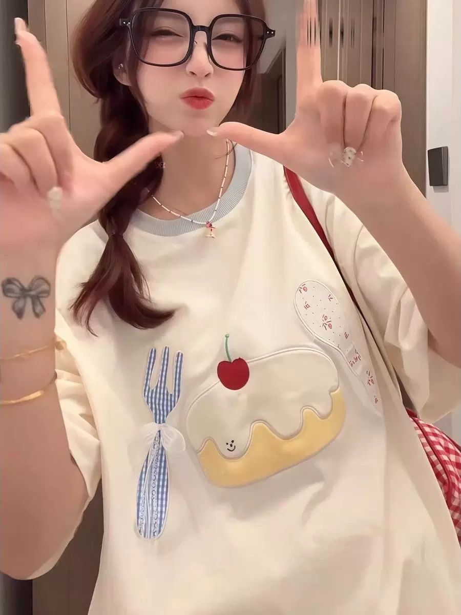 Patchwork Embroidered Cherry Cake Short Sleeve T-Shirt for Women - Summer 2025 Color-Blocked Trendy Top, Age-Reducing Style Patchwork Embroidered Cherry Cake Short Sleeve T-Shirt for Women - Summer 2025 Color-Blocked Trendy Top, Age-Reducing Style
