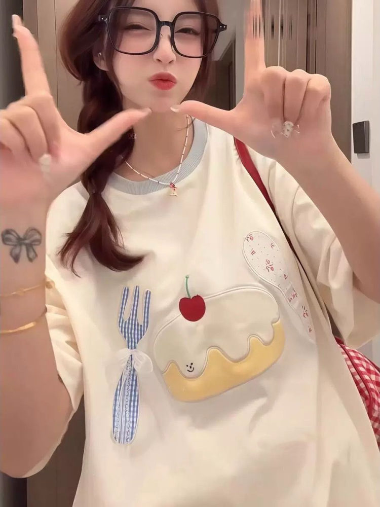 Patchwork Embroidered Cherry Cake Short Sleeve T-Shirt for Women - Summer 2025 Color-Blocked Trendy Top, Age-Reducing Style Patchwork Embroidered Cherry Cake Short Sleeve T-Shirt for Women - Summer 2025 Color-Blocked Trendy Top, Age-Reducing Style