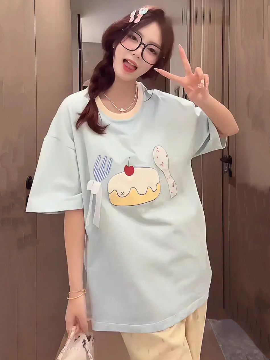 Patchwork Embroidered Cherry Cake Short Sleeve T-Shirt for Women - Summer 2025 Color-Blocked Trendy Top, Age-Reducing Style Patchwork Embroidered Cherry Cake Short Sleeve T-Shirt for Women - Summer 2025 Color-Blocked Trendy Top, Age-Reducing Style