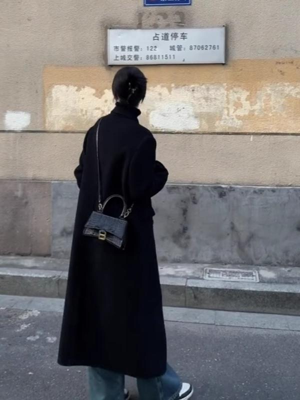 Petite Hepburn-Style Black Double-Faced Cashmere Coat for Women, Mid-Length Woolen Outerwear for Autumn/Winter 2024 Petite Hepburn-Style Black Double-Faced Cashmere Coat for Women, Mid-Length Woolen Outerwear for Autumn/Winter 2024