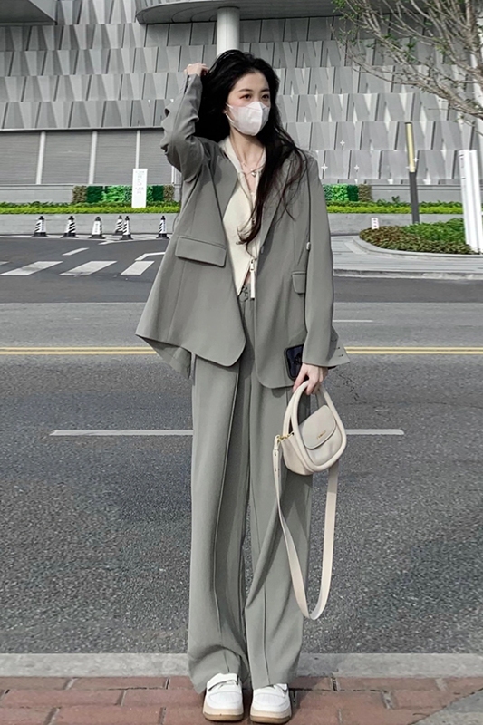 Petite Loose Casual Gray Suit Jacket for Women - Korean Style Blazer for Early Autumn Fashion Petite Loose Casual Gray Suit Jacket for Women - Korean Style Blazer for Early Autumn Fashion