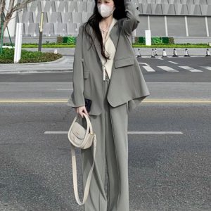 Petite Loose Casual Gray Suit Jacket for Women - Korean Style Blazer for Early Autumn Fashion