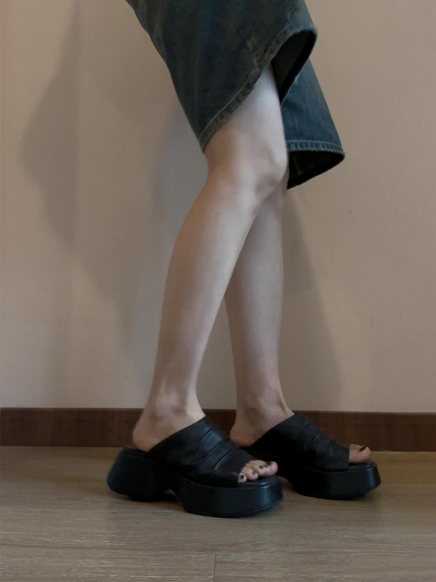 Petite Sheepskin Retro Slip-On Sandals for Women - Thick-Soled, Height-Increasing, Wrinkled Square Toe, Open Toe Design Petite Sheepskin Retro Slip-On Sandals for Women - Thick-Soled, Height-Increasing, Wrinkled Square Toe, Open Toe Design