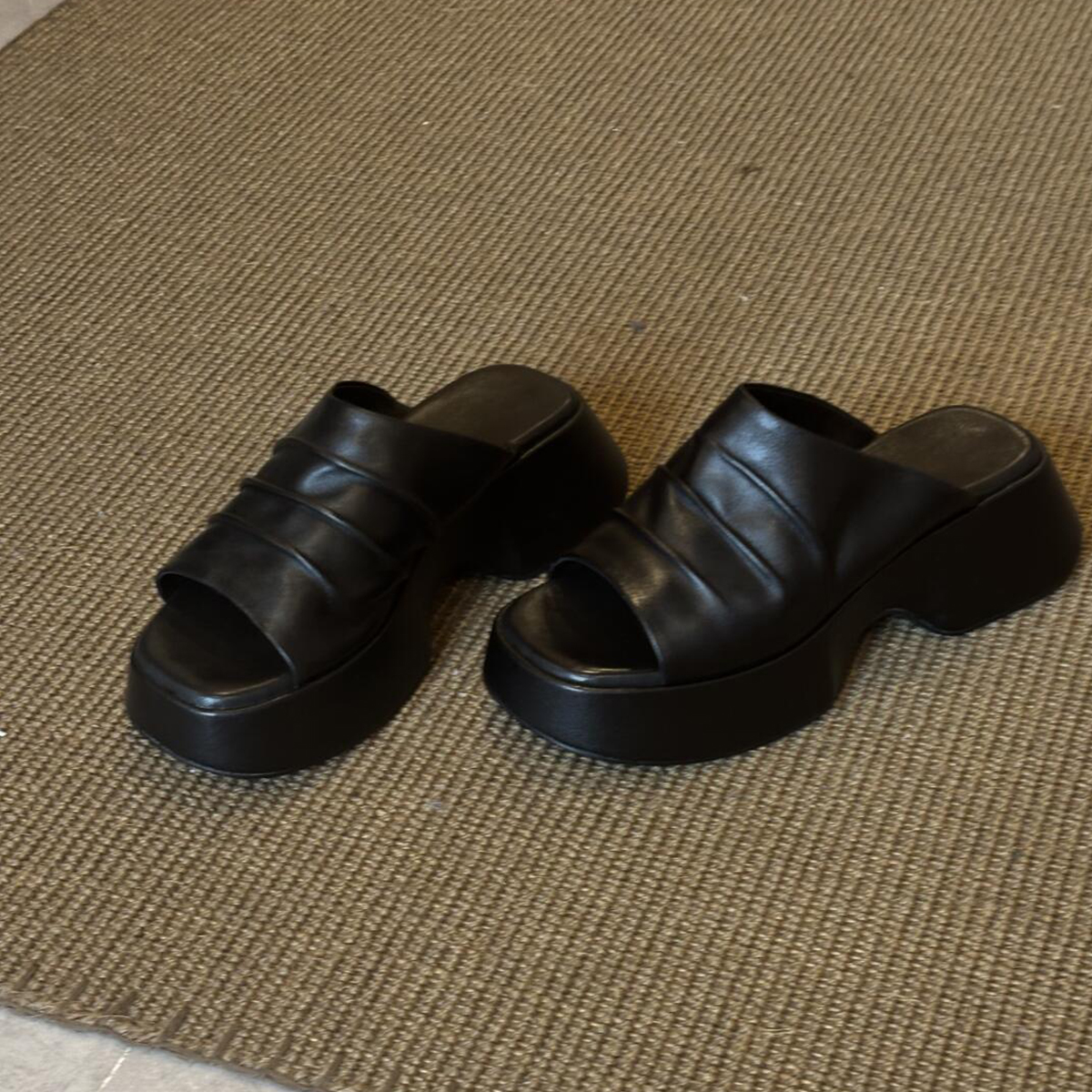 Petite Sheepskin Retro Slip-On Sandals for Women - Thick-Soled, Height-Increasing, Wrinkled Square Toe, Open Toe Design