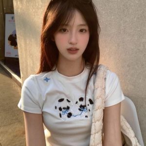 Petite Slim Fit Short-Sleeved T-Shirt with Patch Embroidery for Women - Trendy Summer Style, Age-Reducing Design