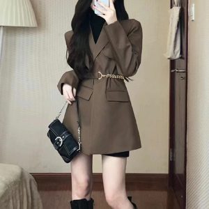 Petite Women's Black Suit Jacket - Elegant Korean Style, Tailored Design for a Gentle and Mature Look