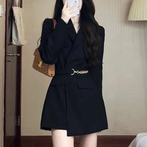Petite Women's Black Suit Jacket - Elegant Korean Style, Tailored Design for a Gentle and Mature Look