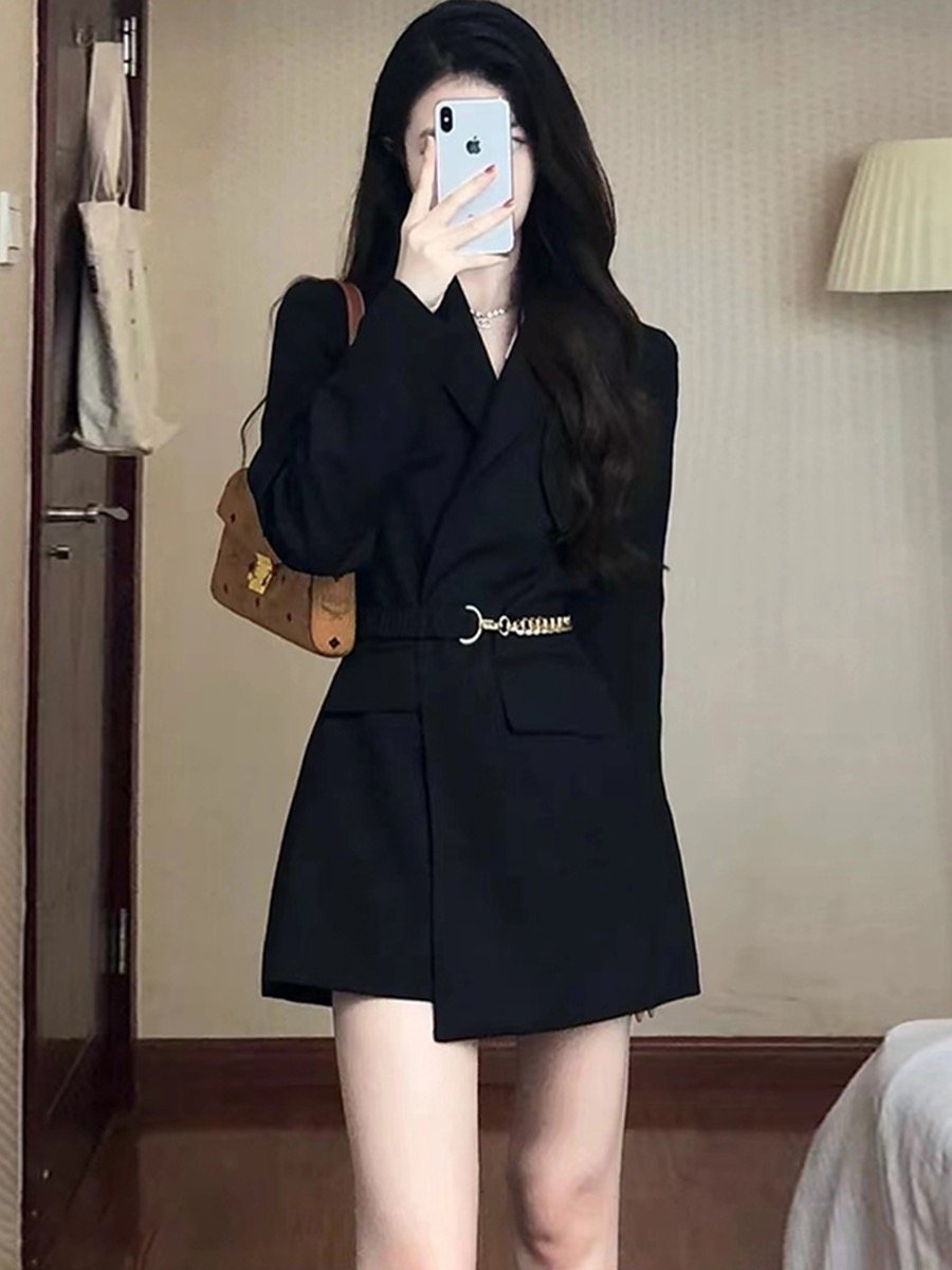 Petite Women's Black Suit Jacket - Elegant Korean Style, Tailored Design for a Gentle and Mature Look Petite Women's Black Suit Jacket - Elegant Korean Style, Tailored Design for a Gentle and Mature Look