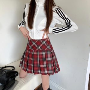 Plus Size American Style Red Plaid Pleated Skirt for Women - High Waist A-Line JK Skirt for Spring Summer 2024 Fashion.