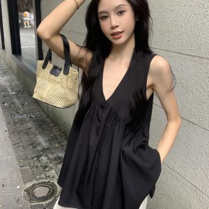 Plus Size Black V-Neck Tank Top for Women - Loose-Fitting, Slimming Sleeveless Blouse in Summer Korean Style